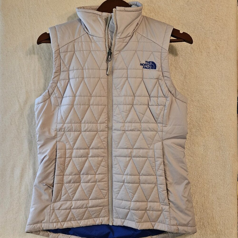 North Face Women's Quilted Vest - Ext: Silver/Gray & Int: Blue - Size Small